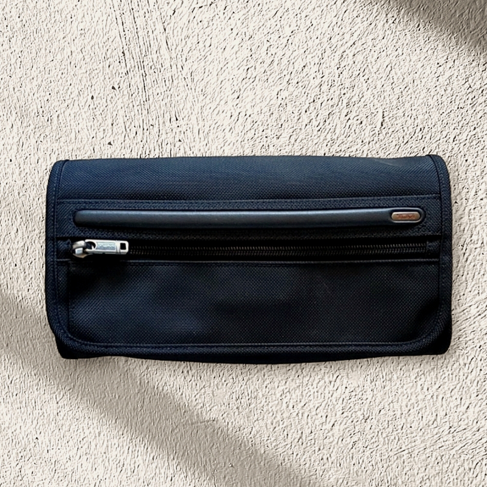TUMI TRAVEL HANGING TOILETRY KIT